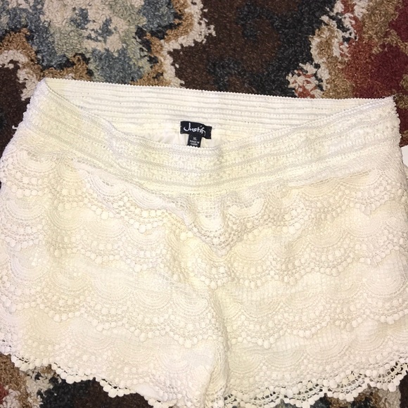 Lace Short Bundle. - Picture 4 of 5